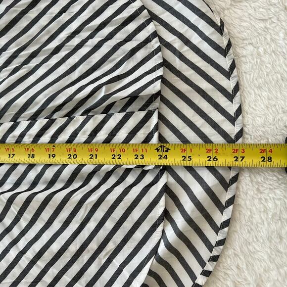 Express Women’s White Gray Striped V Neck Blouse Top Size Medium Workwear - Picture 4 of 5